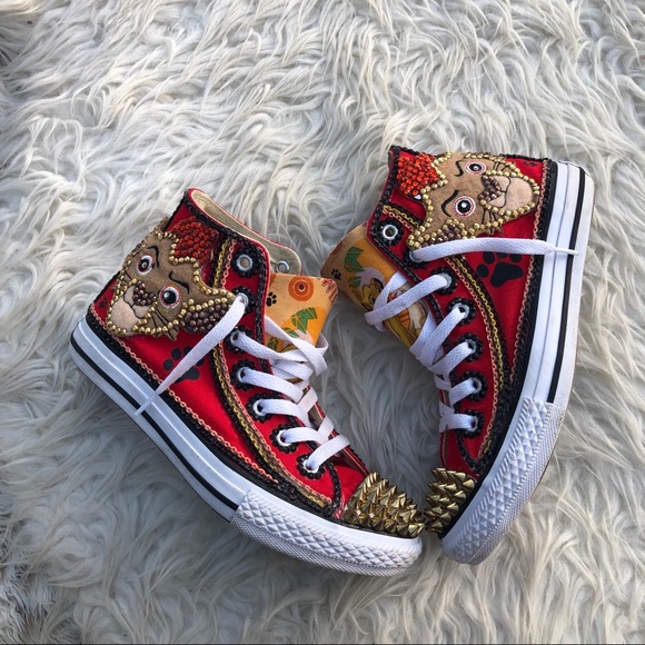 lion king converse